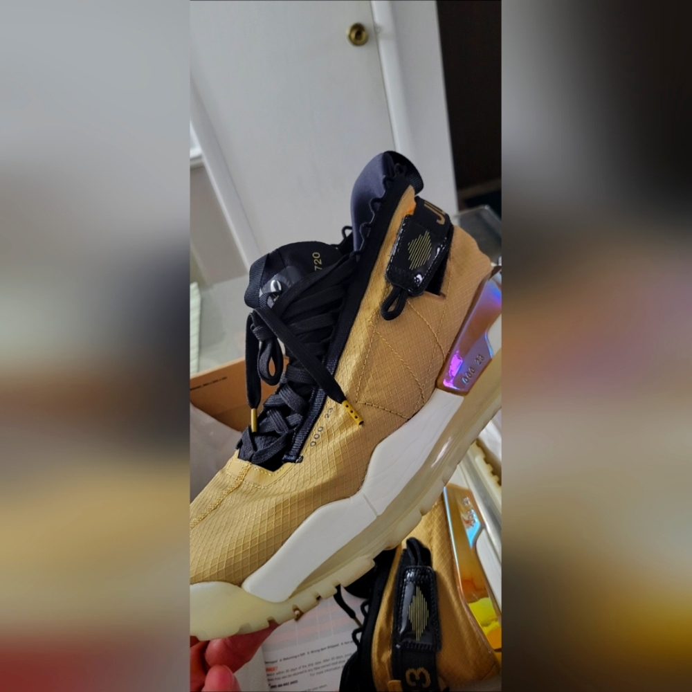 Mens 10.5 Jordan Proto max 720.